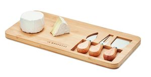 GiftRetail MO6414 - Bamboe kaas-serveerplank met 2 kaasmesjes en een kaasvork.

37.5X17.5X1.5CM Wood